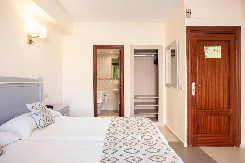 Hotel Playa Sol - image 29