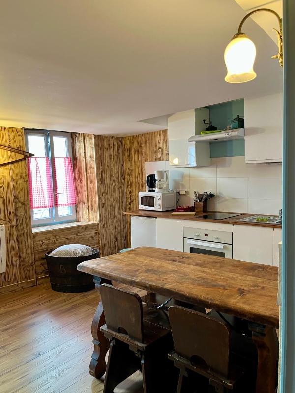 One-Bedroom Apartment image 4