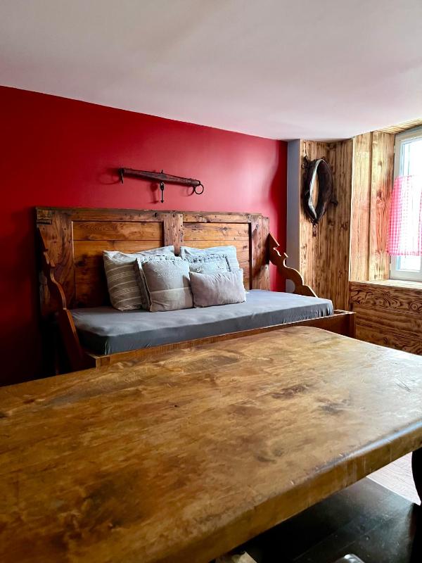 One-Bedroom Apartment image 3