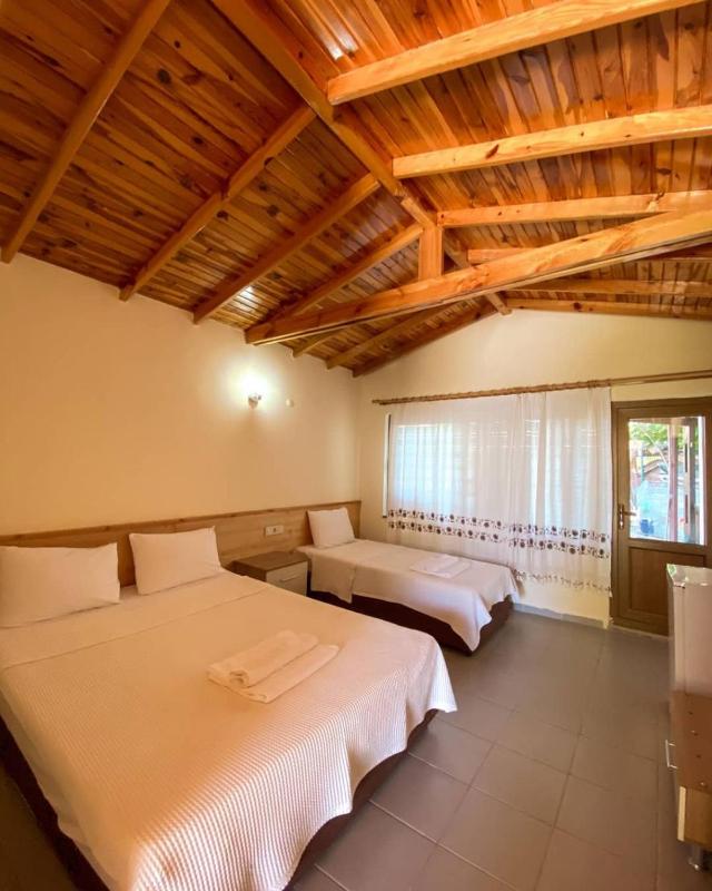 Double Room image 3