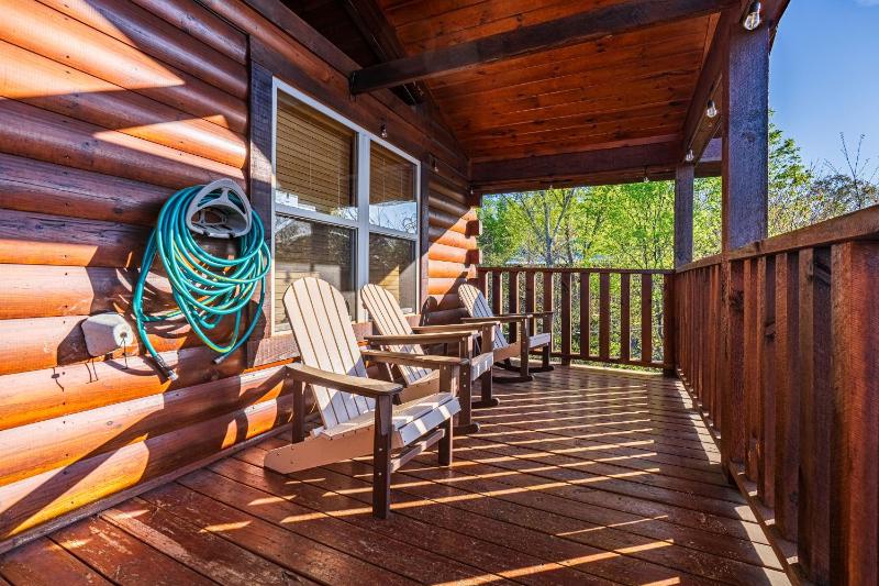 Eagles Haven Lodge 5 bed 4 bath great for groups game room hot tub Wi-Fi grills easy roads - image 29