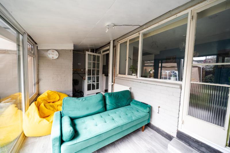 Open Mind Property - HotTUB 4 Beds & 2 Free Parking - image 26