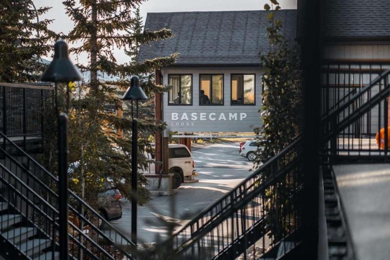 Basecamp Lodge Canmore - image 9