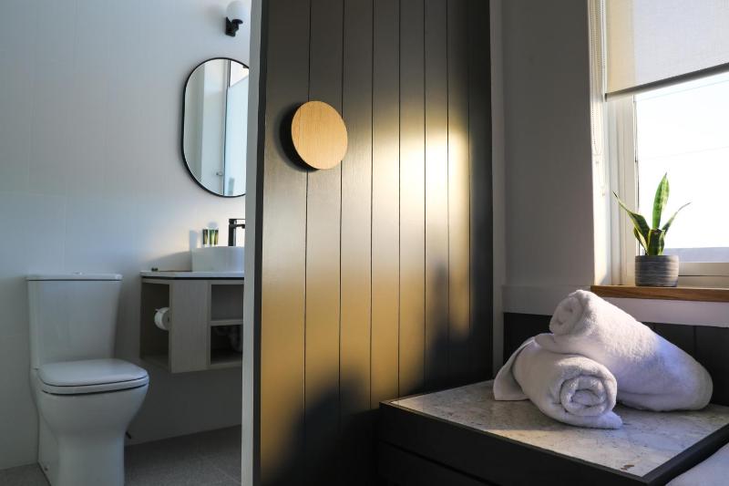 Budget Double Room image 4