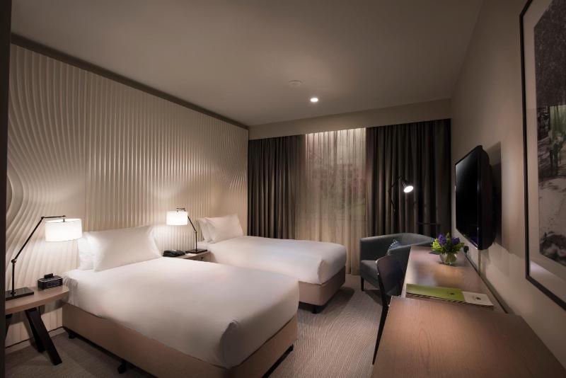 DoubleTree By Hilton Hotel Melbourne - Flinders Street - image 2
