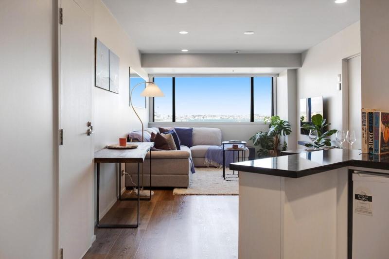 Super Plush Takapuna 1BR Apt Free CarPark on 6th Floor - image 16