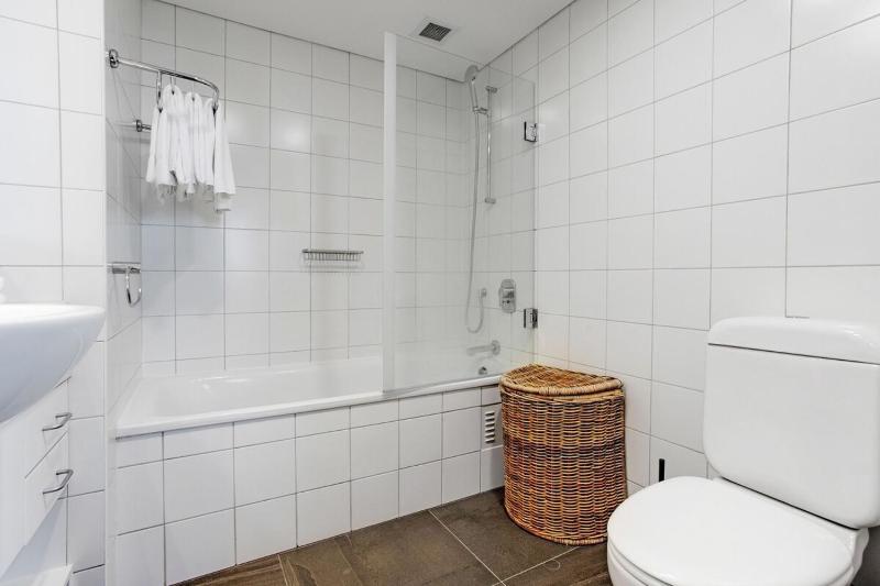 Super Plush Takapuna 1BR Apt Free CarPark on 6th Floor - image 5