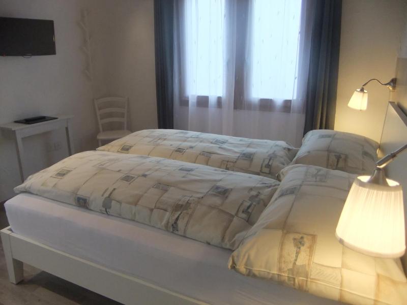 Double Room image 4