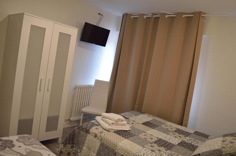 Triple Room with Private External Bathroom image 3