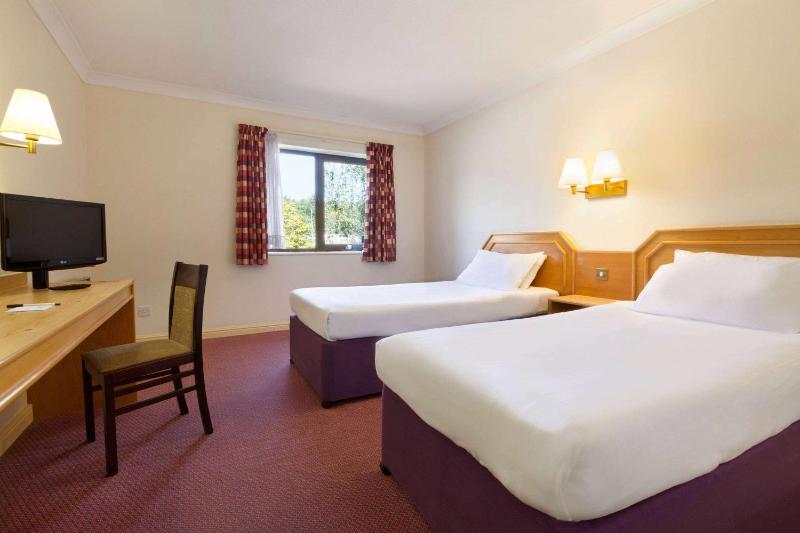 Days Inn by Wyndham Southampton Rownhams - image 17