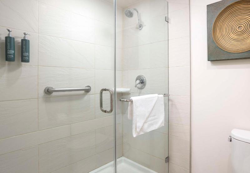 DoubleTree by Hilton San Diego Bayside - image 10