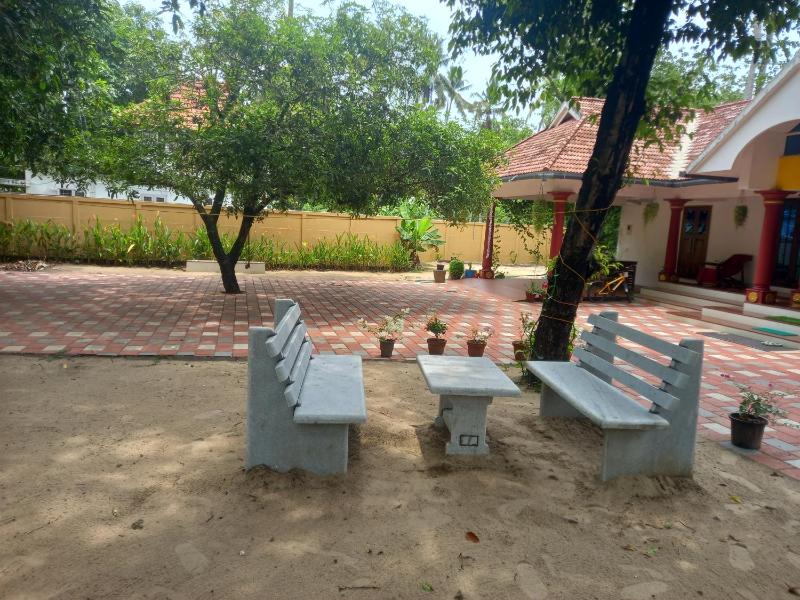 Stains holidayhome & party floor Cherai beach - image 8
