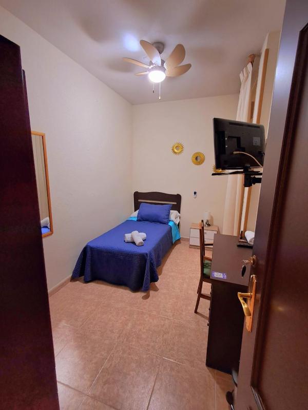 Single Room with Shared Bathroom image 1