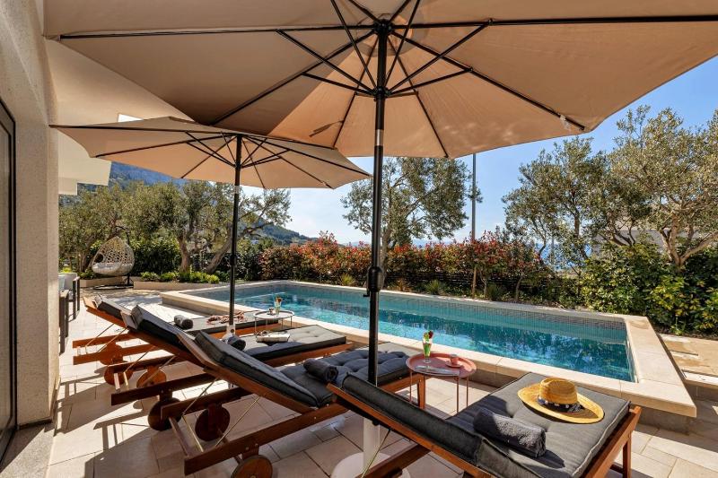 Villa Festina lente a luxury villa in Makarska heated pool - image 7
