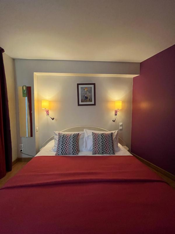 Standard Double Room image 4