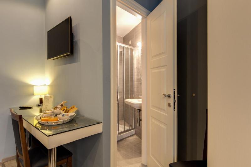 Superior Triple Room image 3