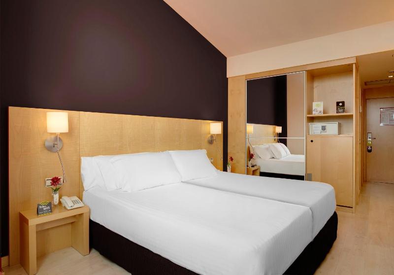Twin Room with View image 3