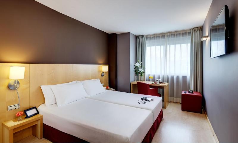 Twin Room with View image 4