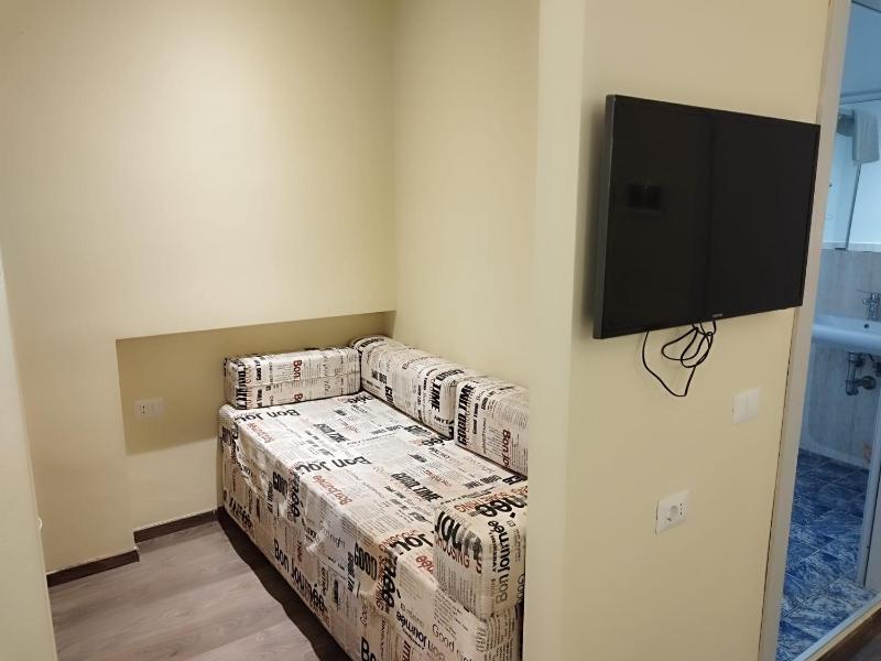 Standard Triple Room image 3