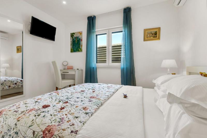 Villa Festina lente a luxury villa in Makarska heated pool - image 48