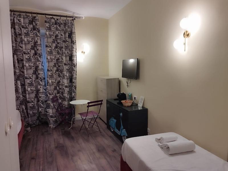 Superior Triple Room image 4