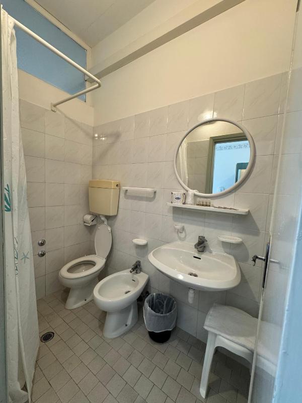 Quadruple Room with Balcony image 2