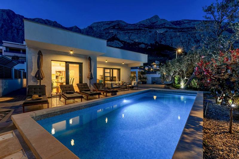 Villa Festina lente a luxury villa in Makarska heated pool - image 16