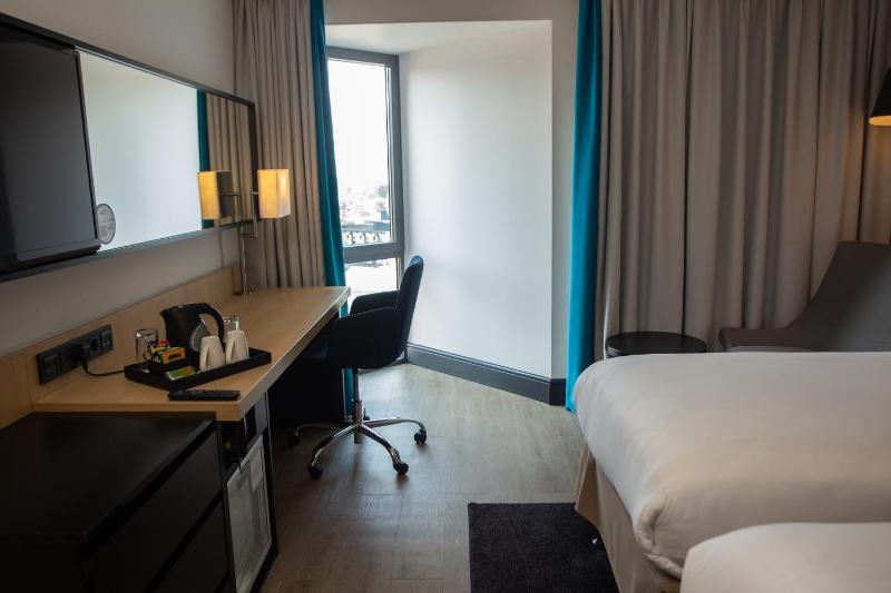 Superior Twin Room image 4