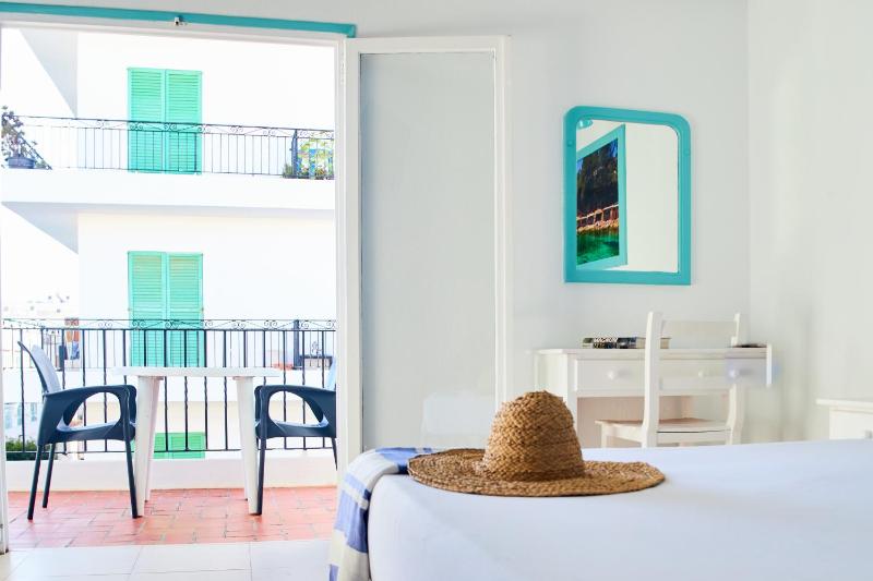 Double Room with Terrace image 4
