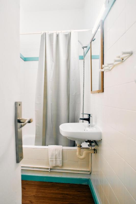 Twin Room image 3