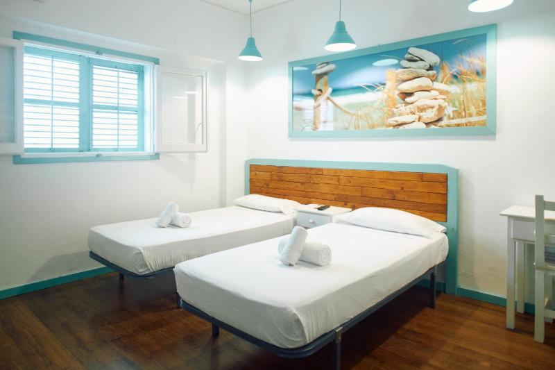 Twin Room image 1