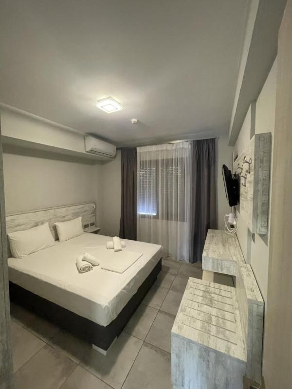 Deluxe One-Bedroom Apartment image 3