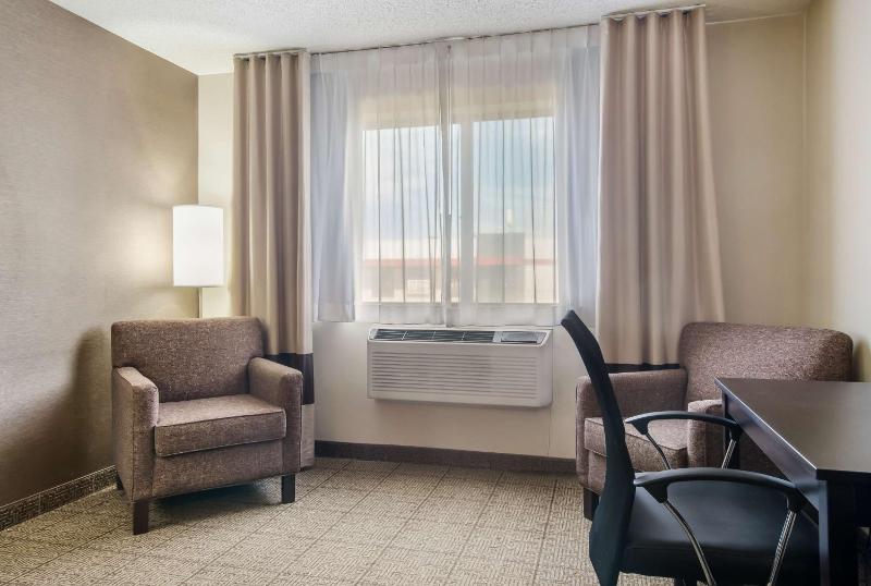King Room - Non-Smoking image 4