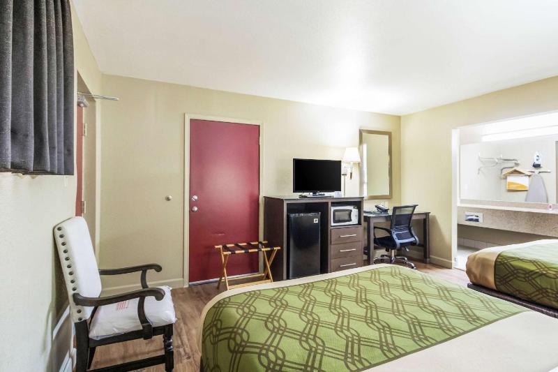 Standard Double Room with Two Double Beds - Non-Smoking image 4