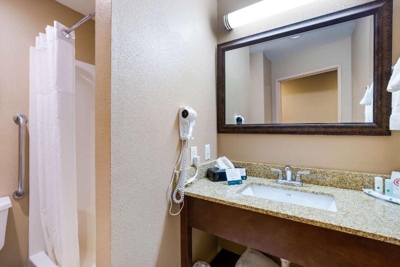 King Suite with Whirlpool - Non-Smoking image 2
