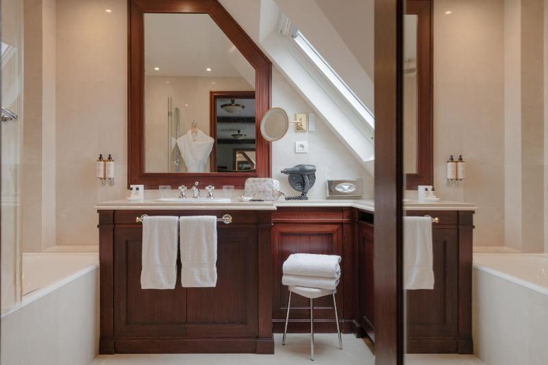 Imperial Suite image 3