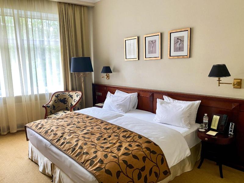 Standard Double or Twin Room image 3