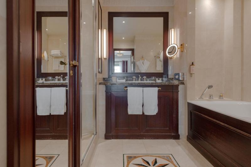 Imperial Suite image 4