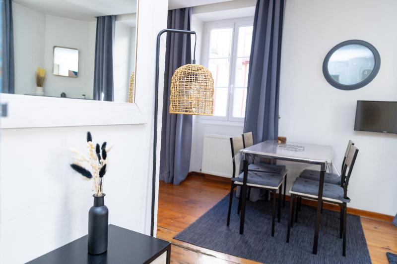 One-Bedroom Apartment image 1