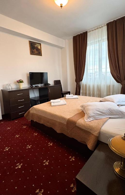 Double or Twin Room image 3