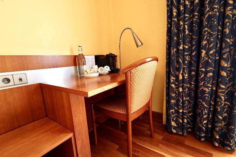 Standard Double Room image 3