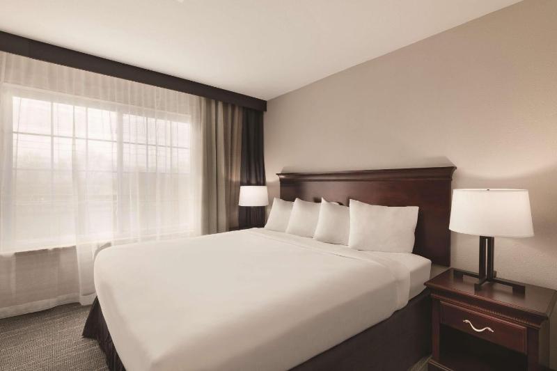 One-Bedroom King Suite with Sofa Bed - Non-Smoking image 2