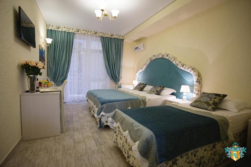 Triple Room with Balcony image 3
