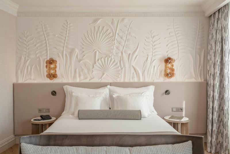 Grand Deluxe Room image 1