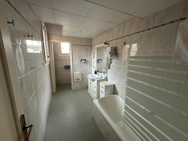 Superior Twin Room image 2