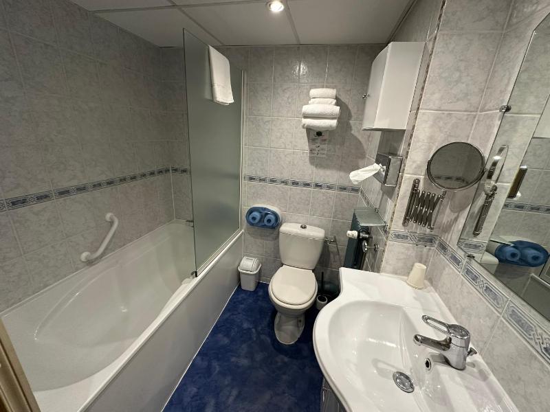 Family Room (4 Adults) image 2