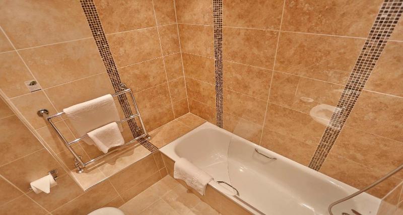 Standard Double Room image 4