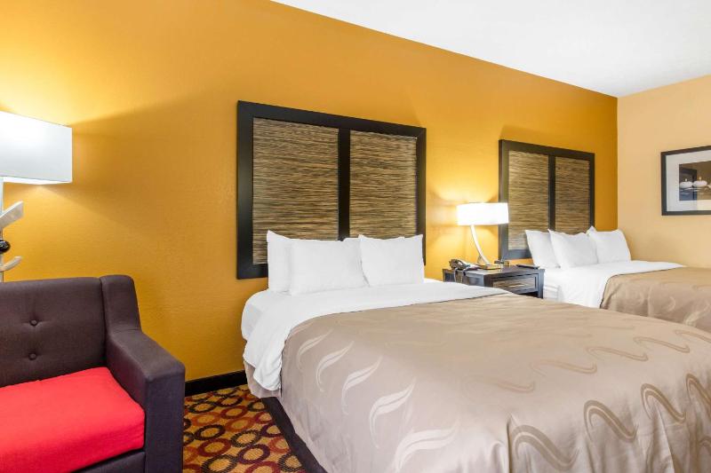 Queen Room with Two Queen Beds - Accessible/Non-Smoking  image 4