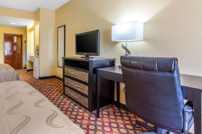 Queen Room with Two Queen Beds - Accessible/Non-Smoking  image 3