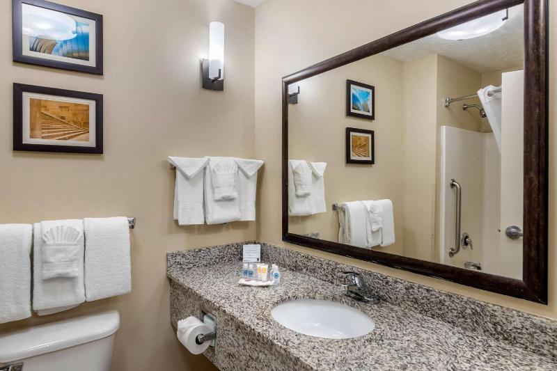 Queen Suite image 2